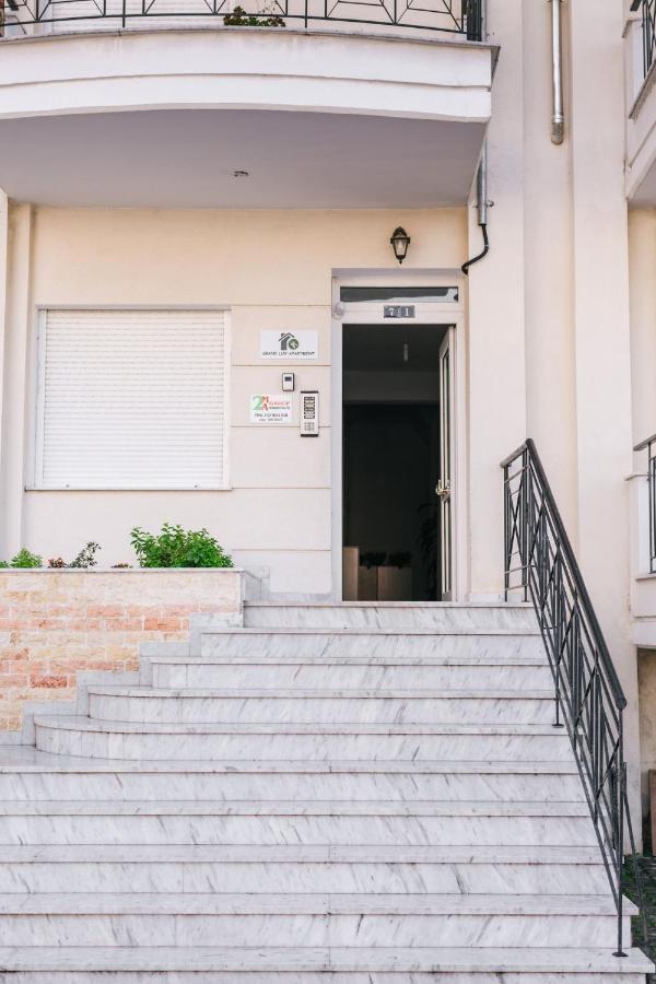 Grand Lux Apartment Сере Экстерьер фото